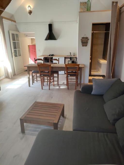 فيلا Le Ptit Loft Brechamps المظهر الخارجي الصورة